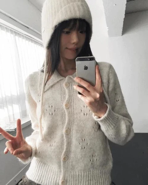 코암 펀칭 빅 카라 니트 가디건